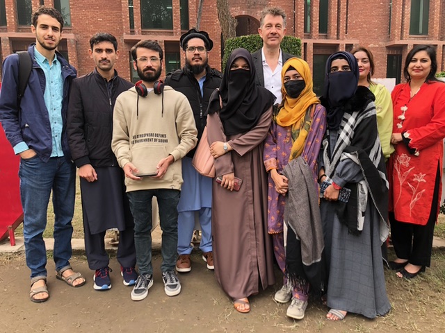 Peter Stevenhagen with his students in Lahore