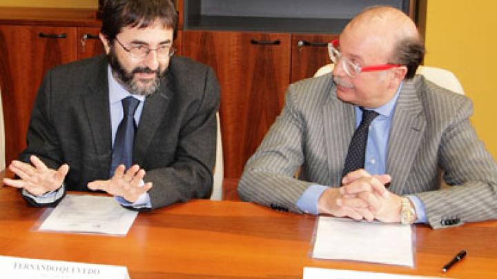 ICTP Director Fernando Quevedo (left) and SISSA Director Guido Martinelli announcing the new, joint PhD.