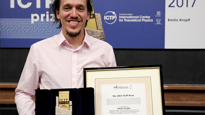 2017 ICTP Prize recipient Emilio Kropff 